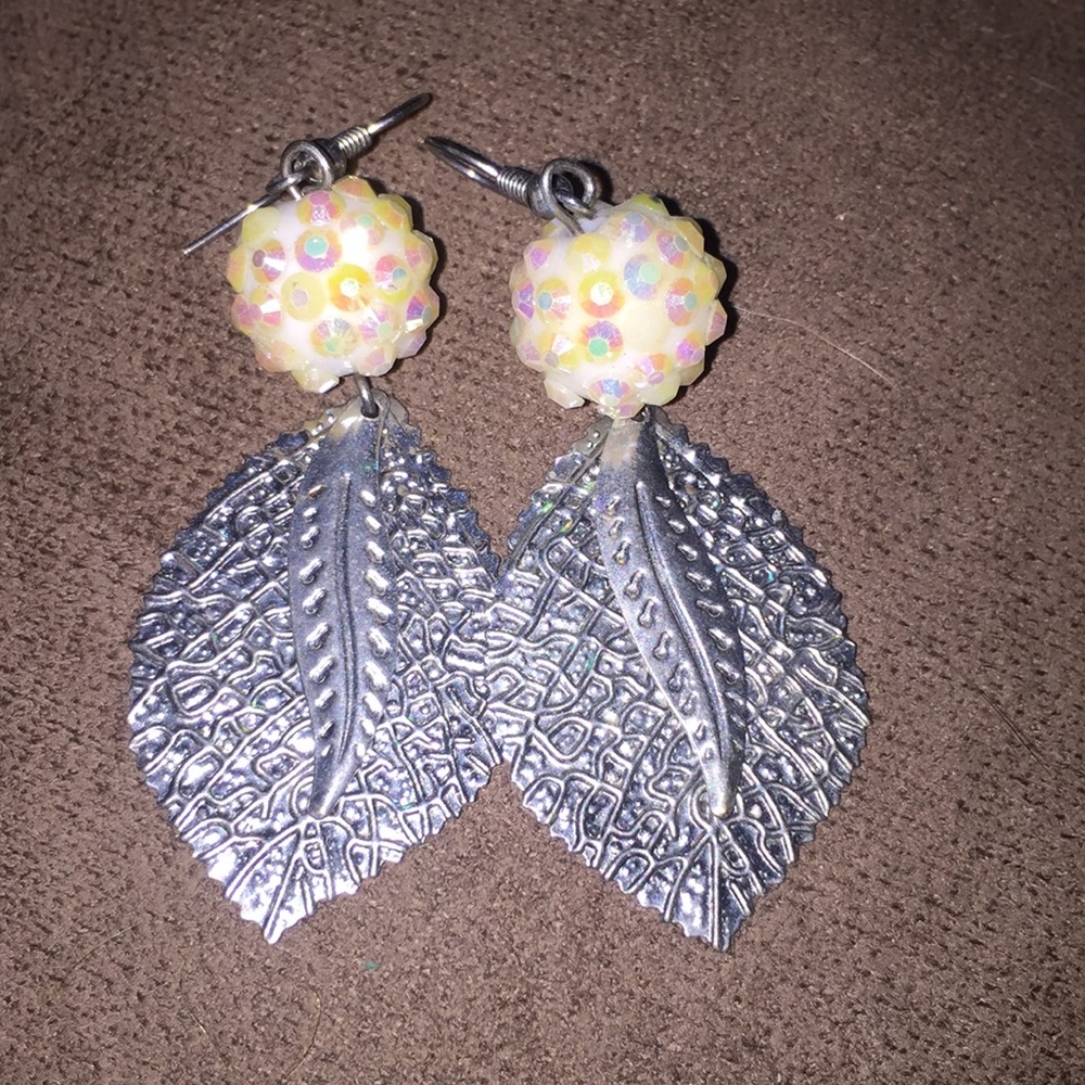 Light weight earrings